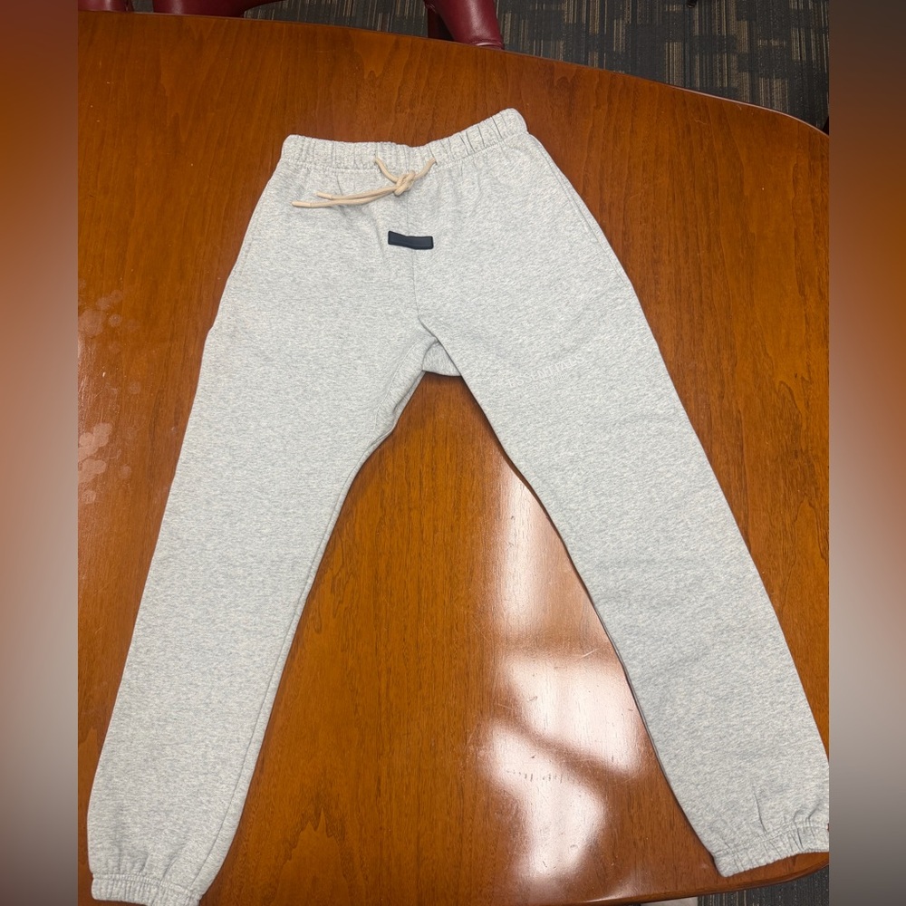 Unisex FEAR OF GOD ESSENTIALS heather grey sweatpants - size Small